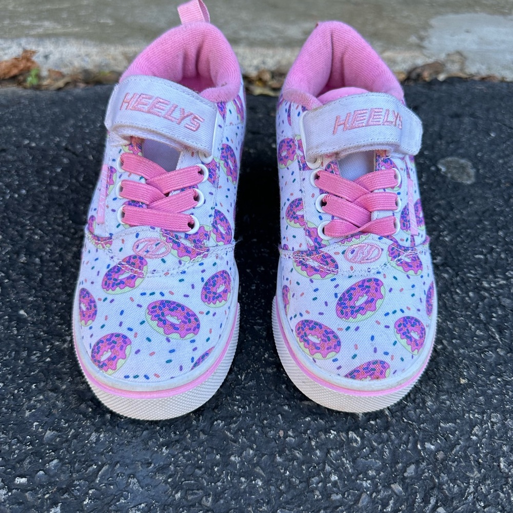 Girls size 12 Heelys